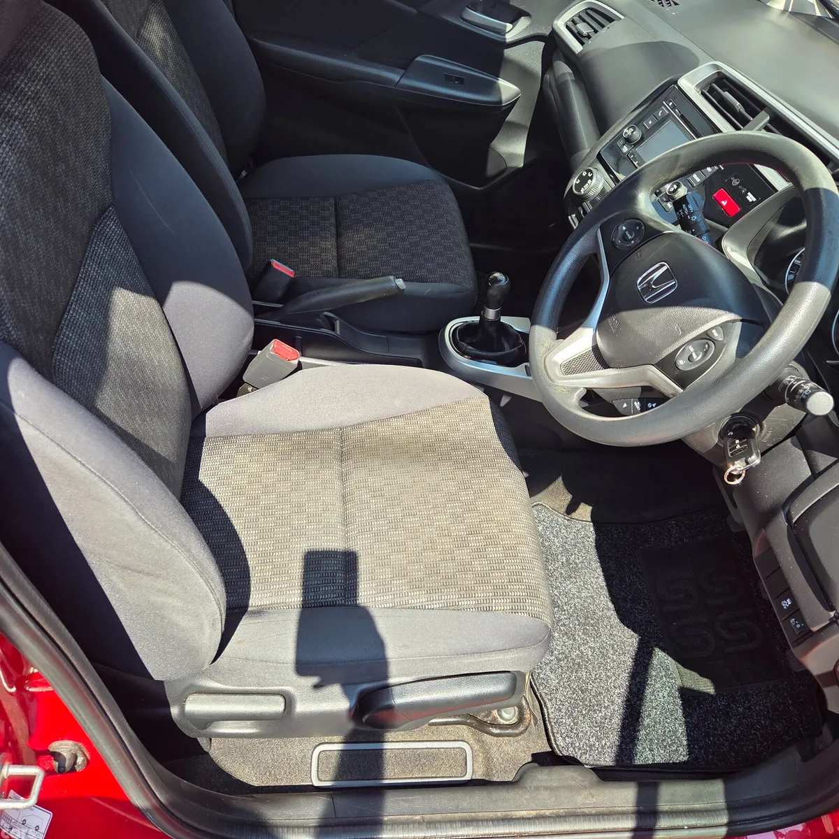 Honda Jazz Hatchback, Petrol, 2016, Red