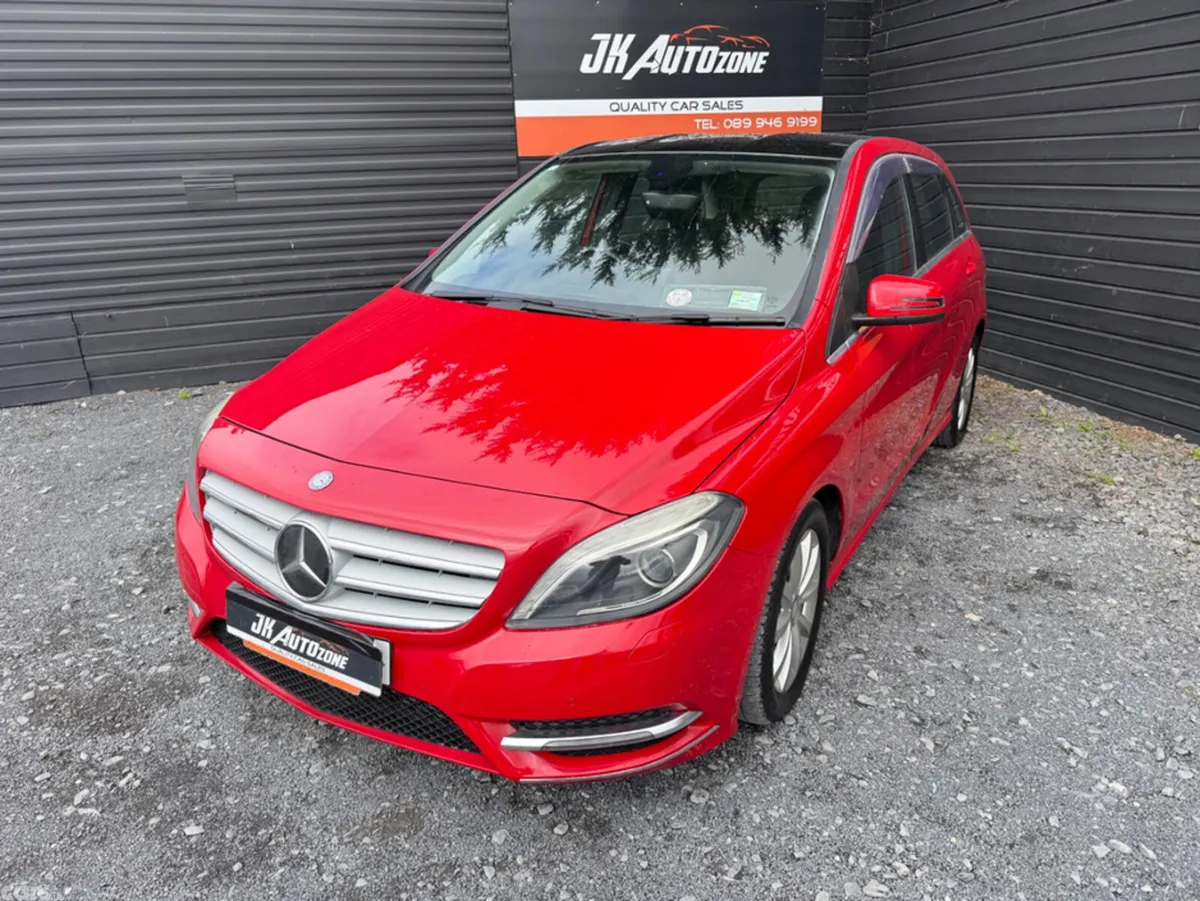 Mercedes-Benz B-Class Hatchback, Petrol, 2014, Red