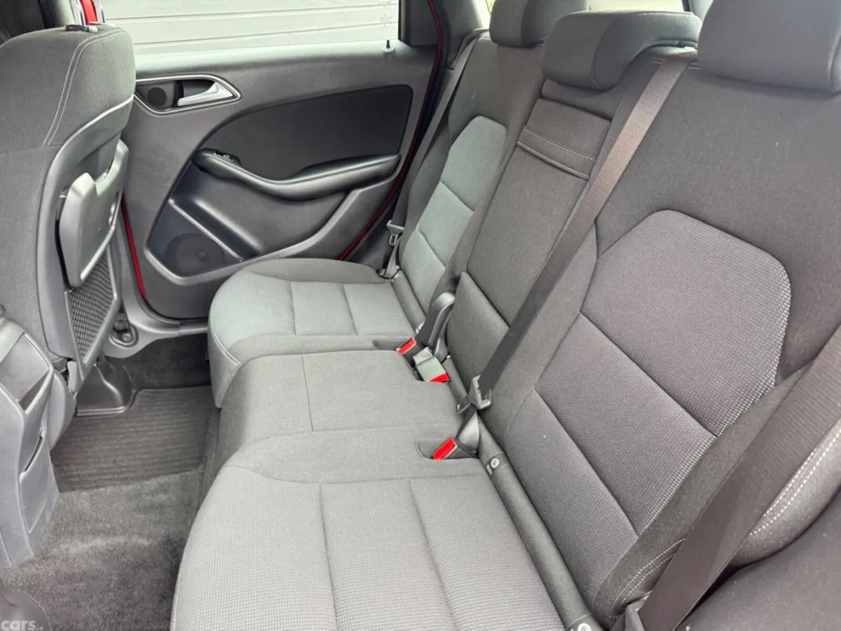 Mercedes-Benz B-Class Hatchback, Petrol, 2014, Red
