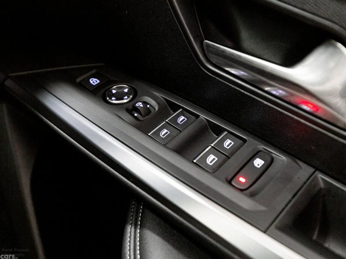 Peugeot 5008 SUV, Petrol Hybrid, 2025, White