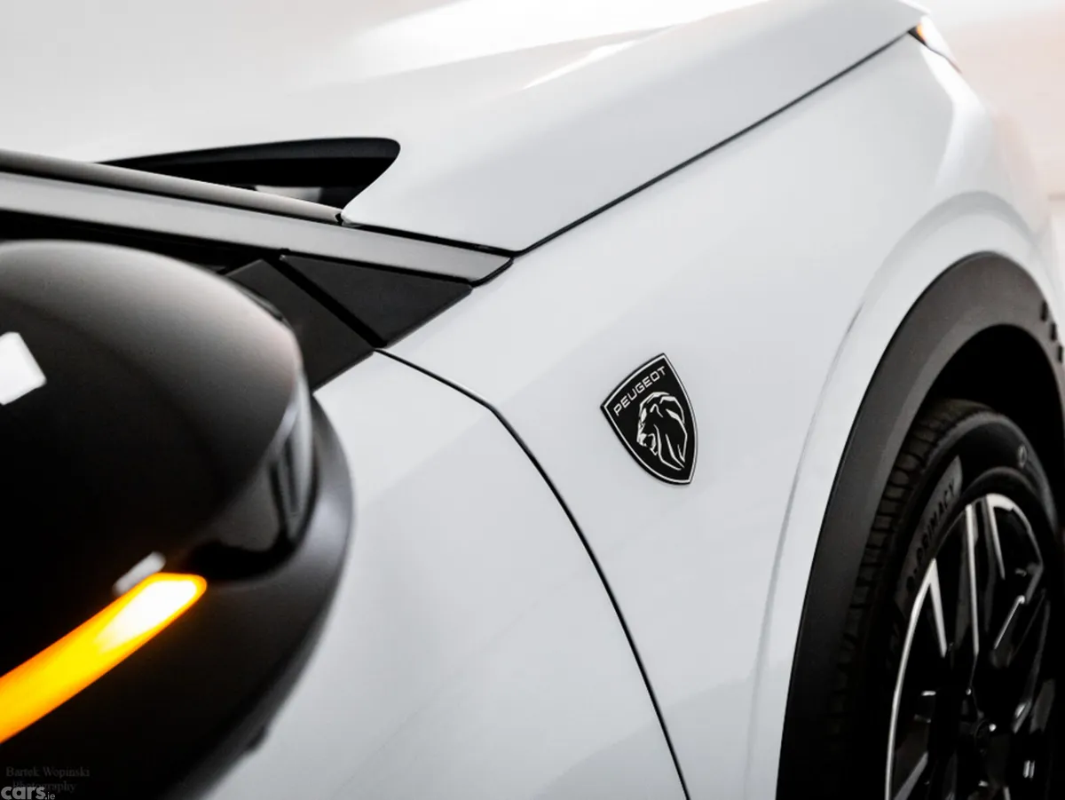 Peugeot 5008 SUV, Petrol Hybrid, 2025, White