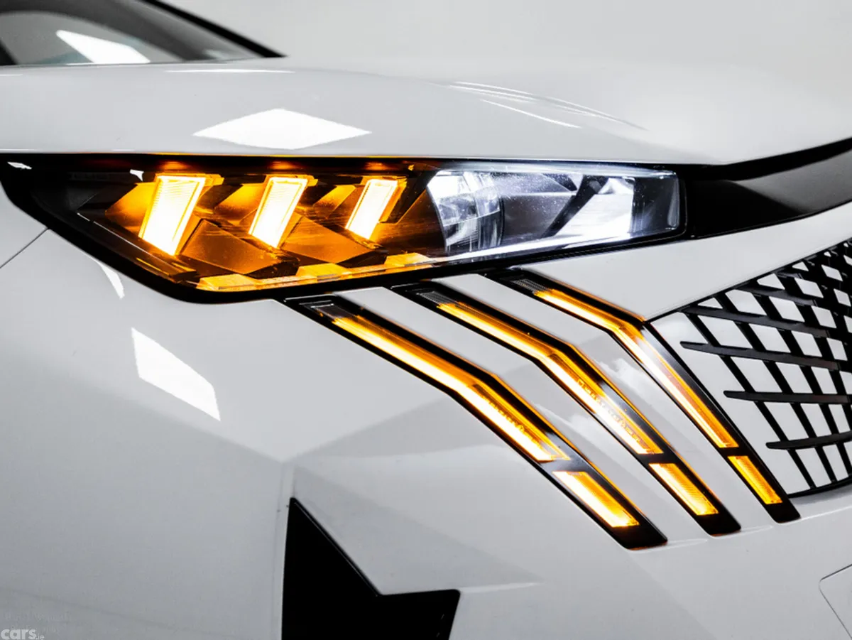 Peugeot 5008 SUV, Petrol Hybrid, 2025, White