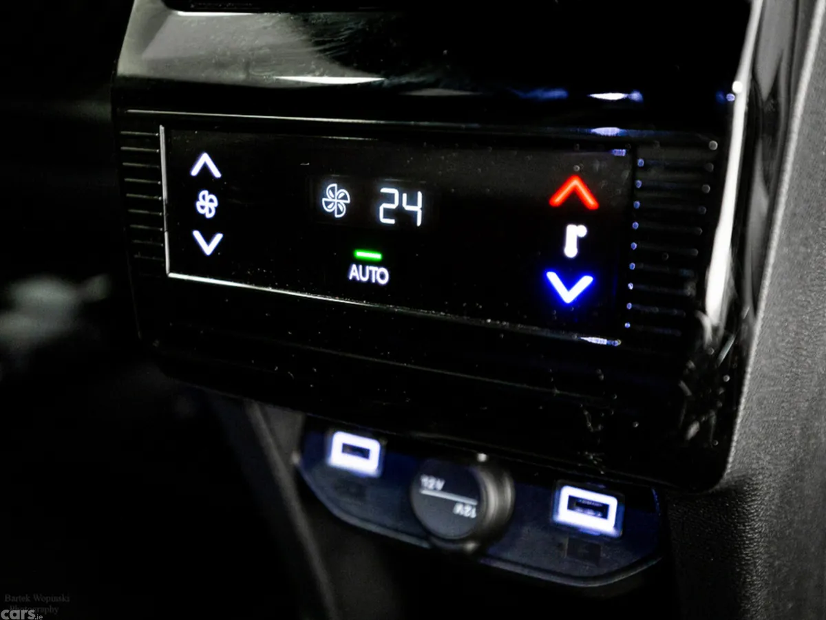 Peugeot 5008 SUV, Petrol Hybrid, 2025, White