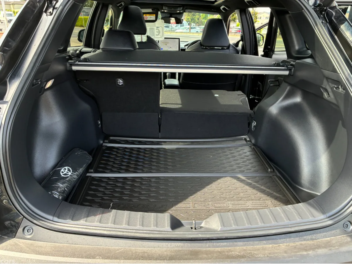 Toyota Corolla SUV, Petrol Hybrid, 2025, Black