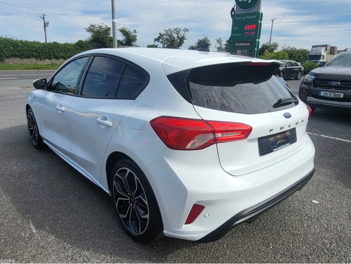 Ford Focus Hatchback, Petrol Hybrid, 2022, White