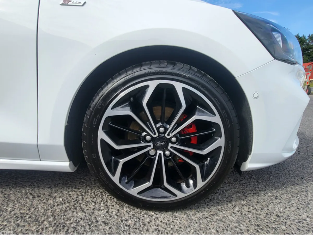 Ford Focus Hatchback, Petrol Hybrid, 2022, White