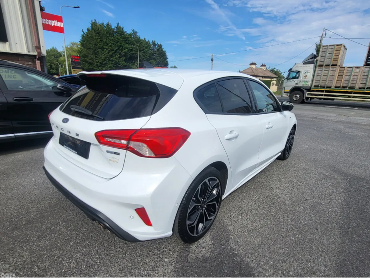Ford Focus Hatchback, Petrol Hybrid, 2022, White