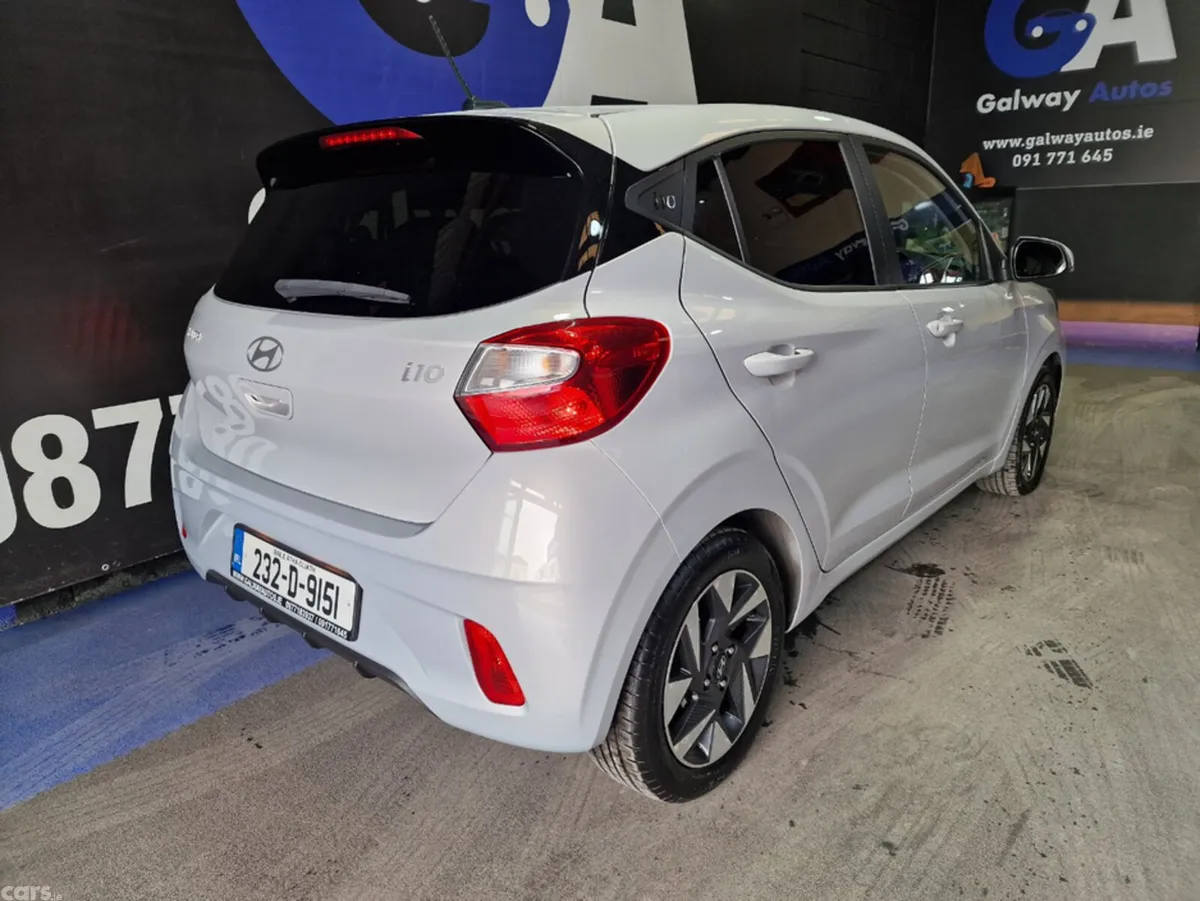 Hyundai i10 Hatchback, Petrol, 2023, Grey