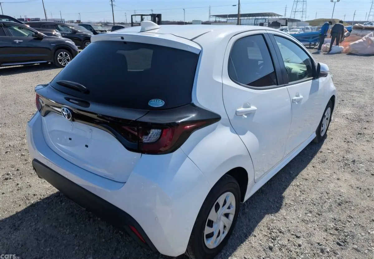 Toyota Yaris Hatchback, Petrol, 2021, White