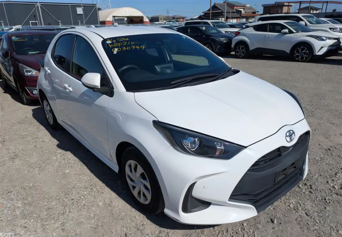 Toyota Yaris Hatchback, Petrol, 2021, White