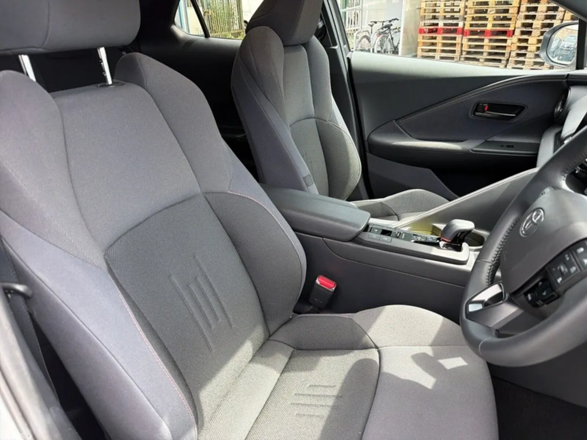 Toyota C-HR SUV, Petrol Hybrid, 2026, White