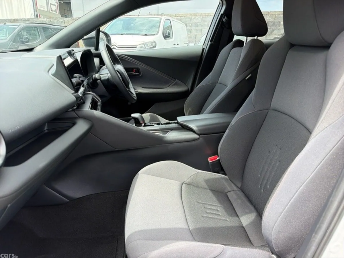 Toyota C-HR SUV, Petrol Hybrid, 2026, White