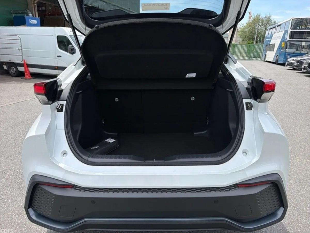 Toyota C-HR SUV, Petrol Hybrid, 2026, White