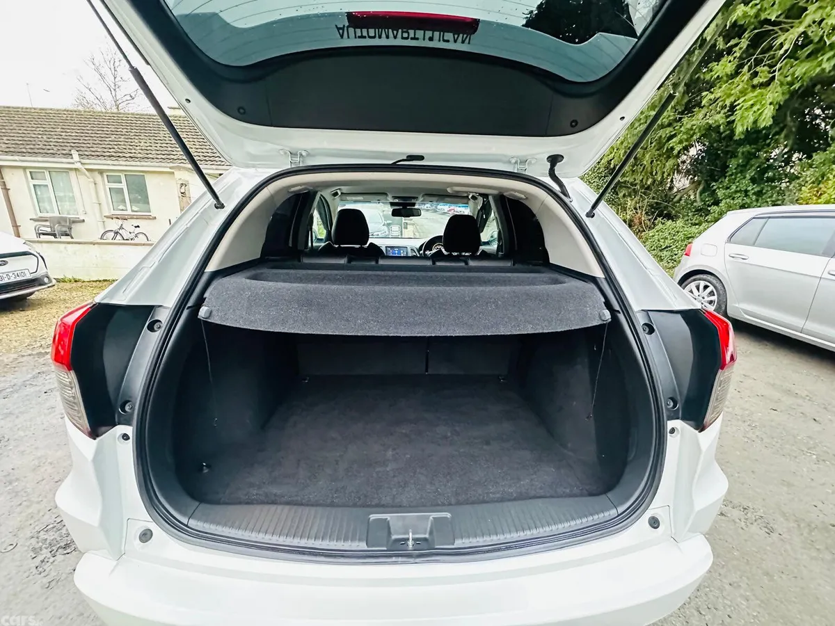 Honda Vezel Estate, Petrol Hybrid, 2018, White