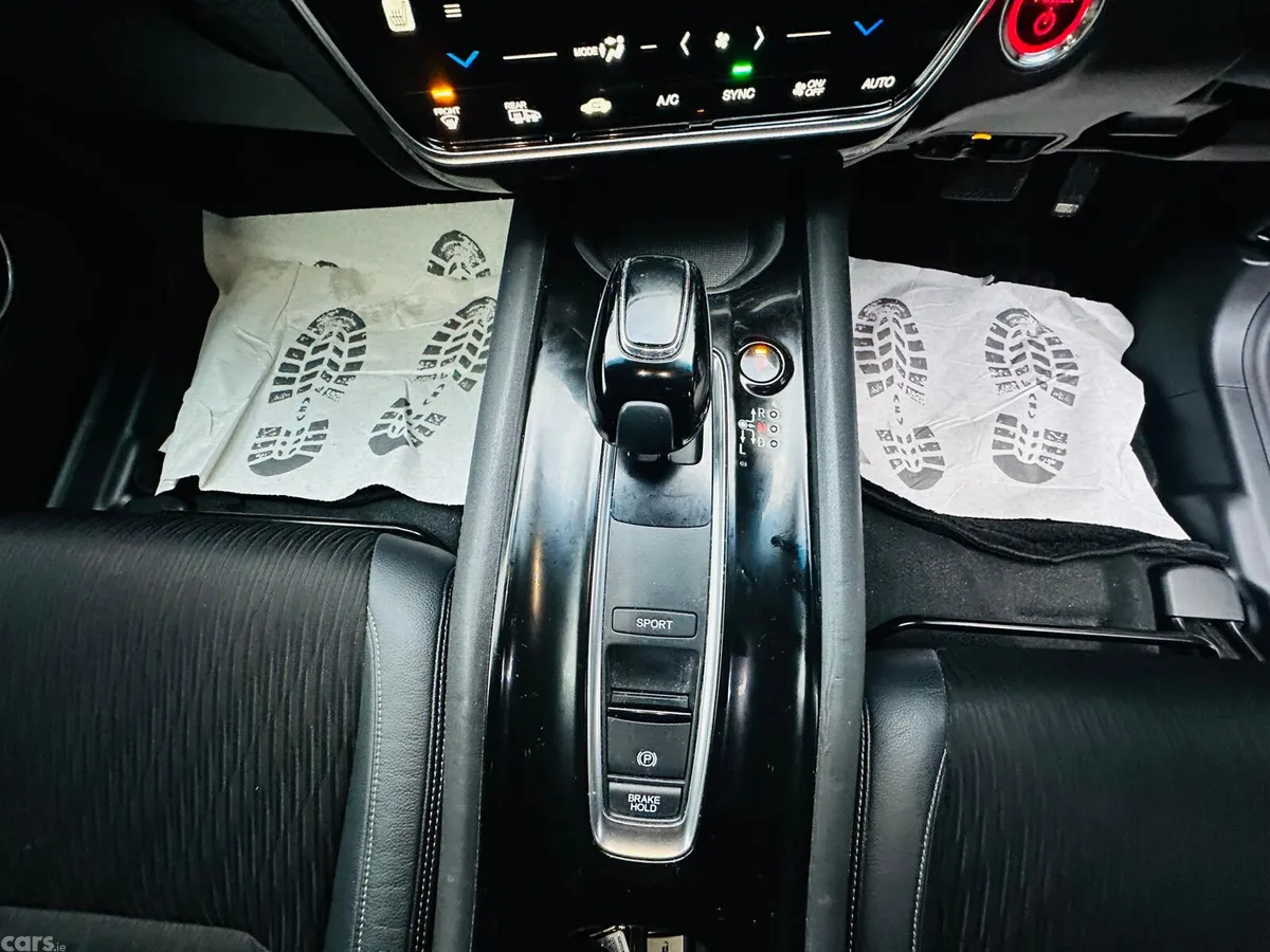 Honda Vezel Estate, Petrol Hybrid, 2018, White
