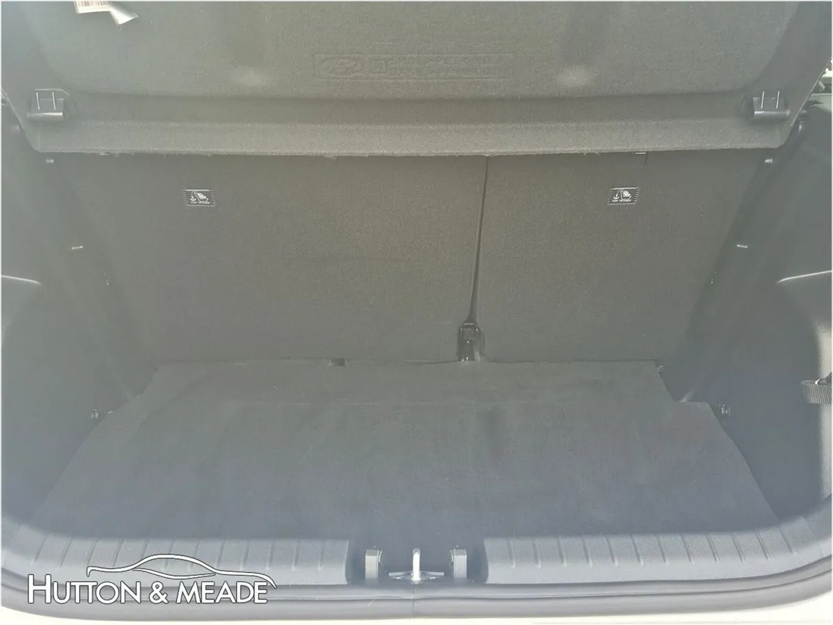 Hyundai i20 Hatchback, Petrol, 2024, White