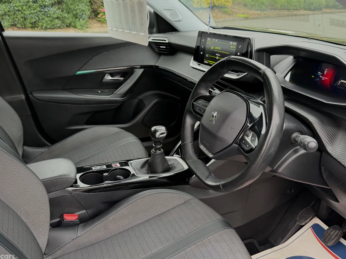 Peugeot 2008 MPV, Petrol, 2021, Grey