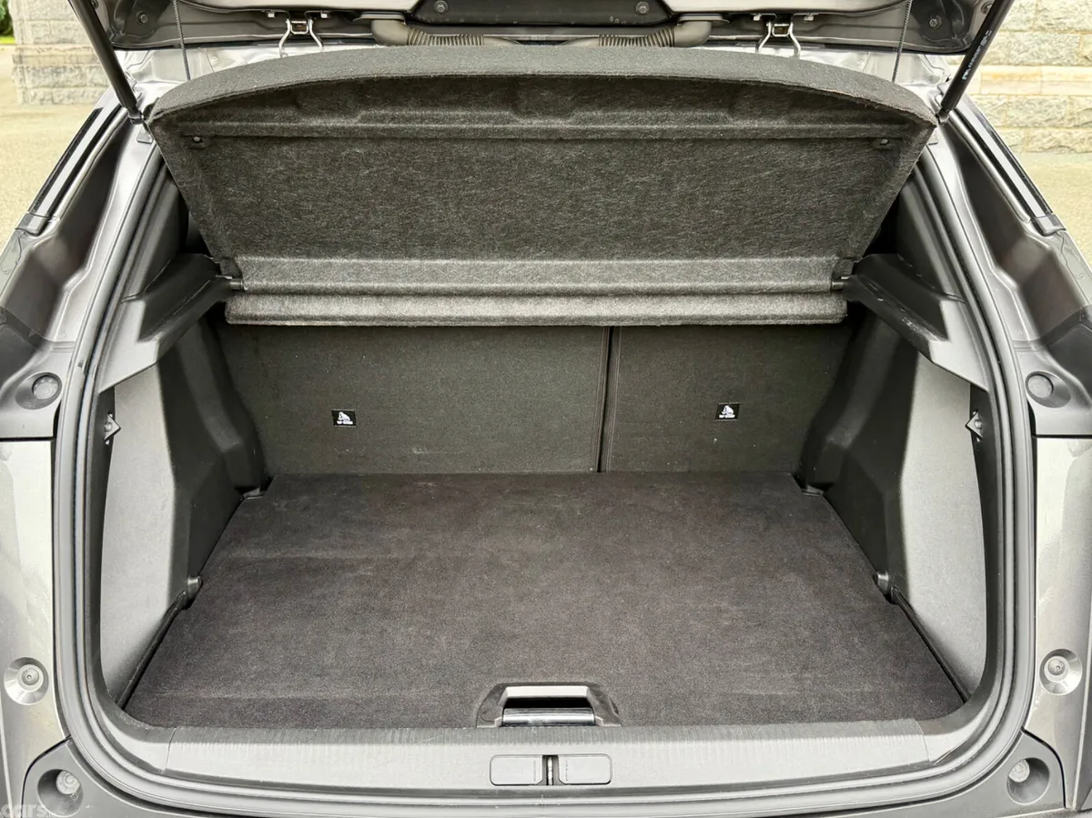 Peugeot 2008 MPV, Petrol, 2021, Grey