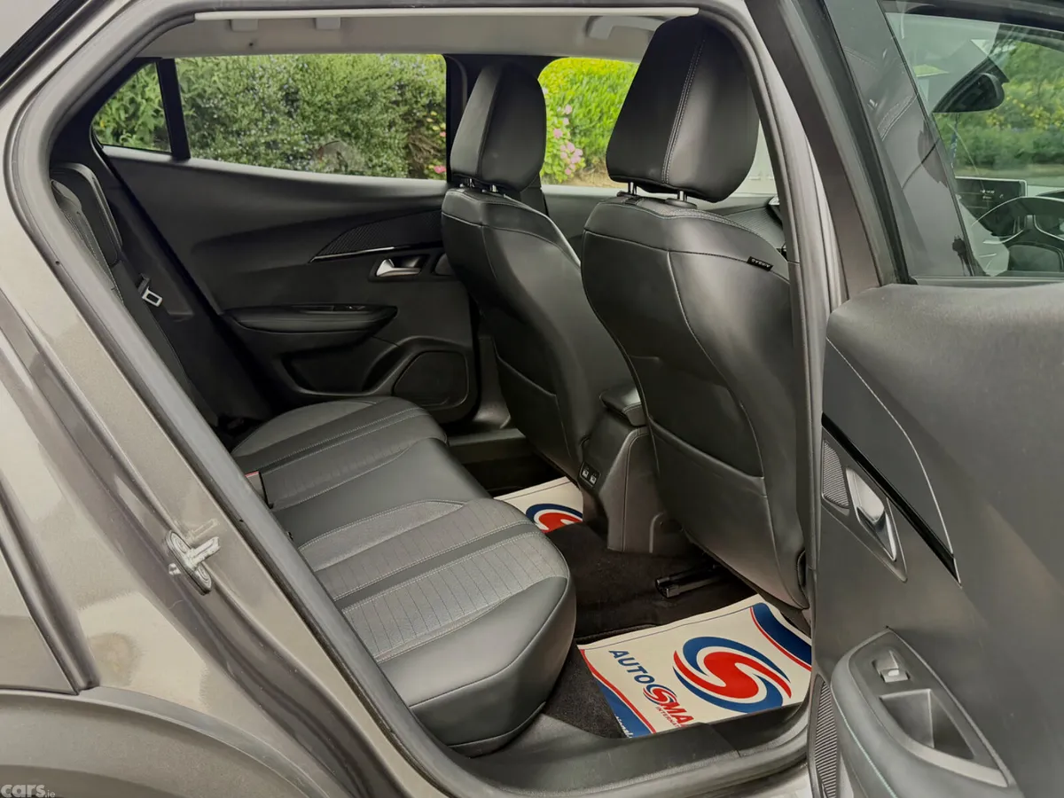 Peugeot 2008 MPV, Petrol, 2021, Grey