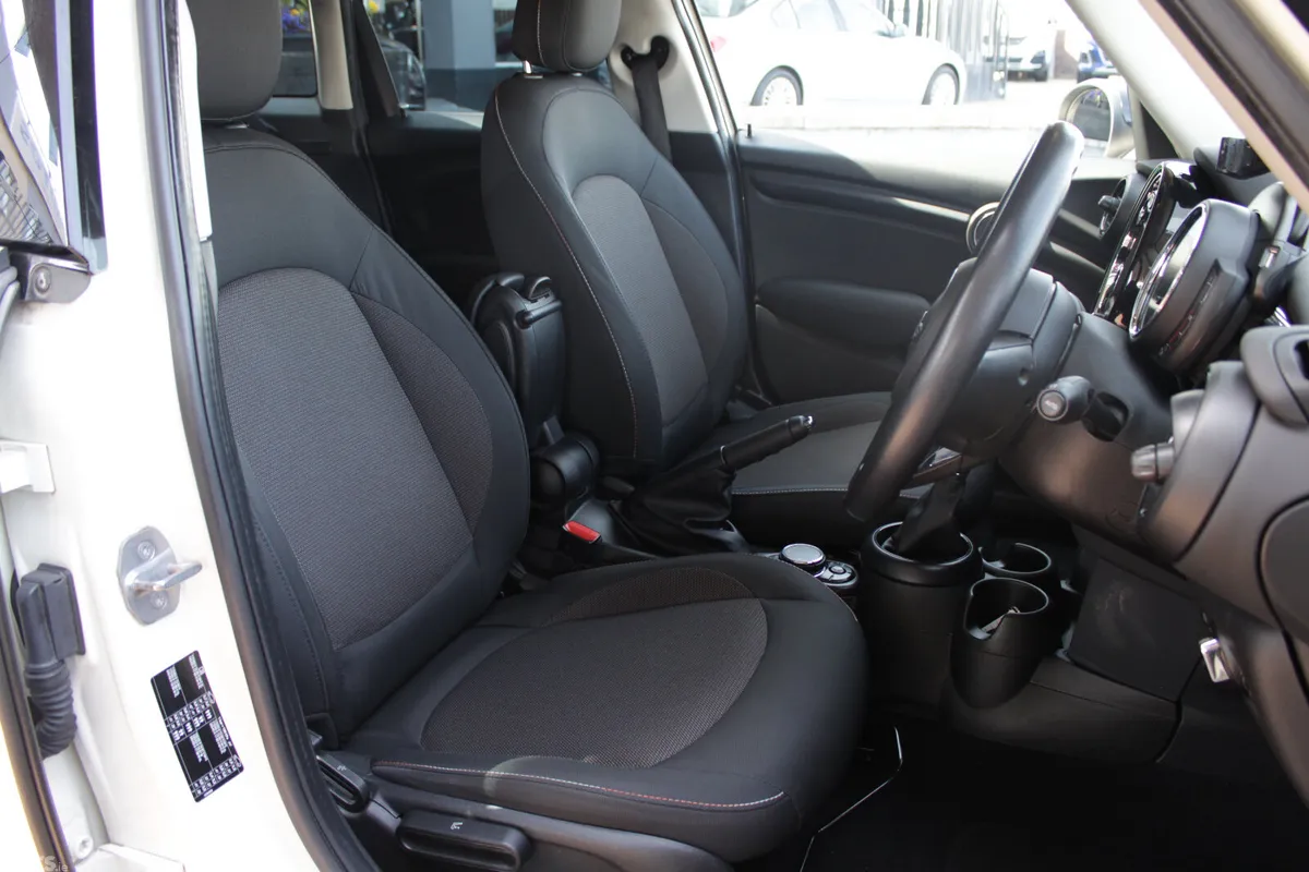 Mini Cooper Hatchback, Diesel, 2019, White