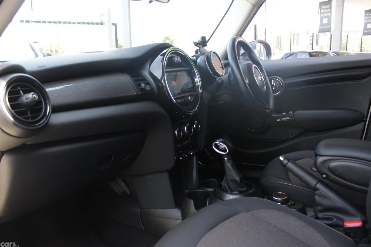 Mini Cooper Hatchback, Diesel, 2019, White