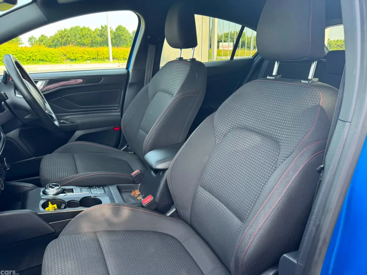 Ford Focus Hatchback, Petrol, 2022, Blue