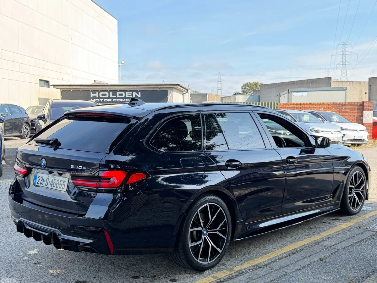 BMW 5-Series Estate, Petrol Plug-in Hybrid, 2023, Black