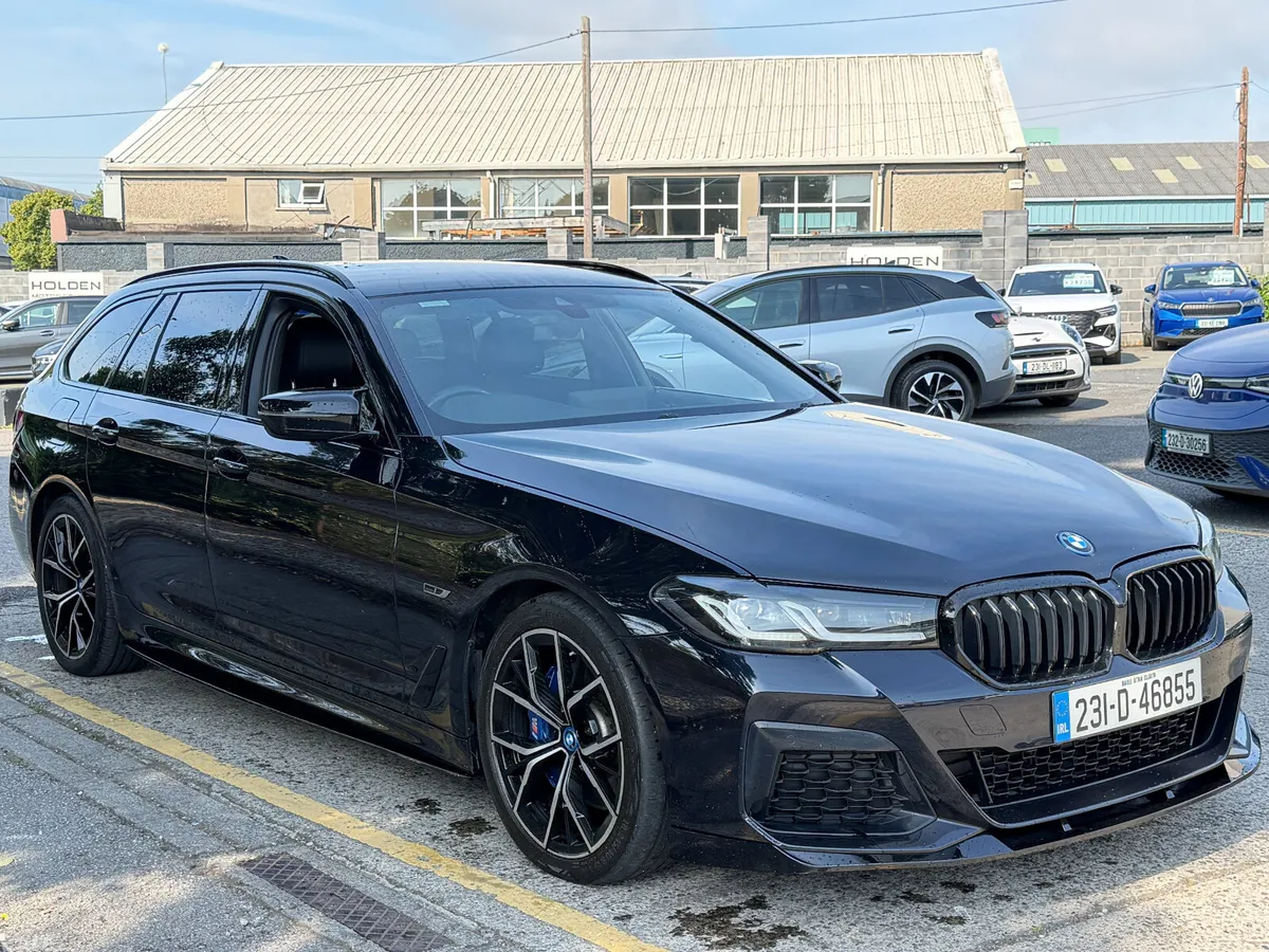 BMW 5-Series Estate, Petrol Plug-in Hybrid, 2023, Black