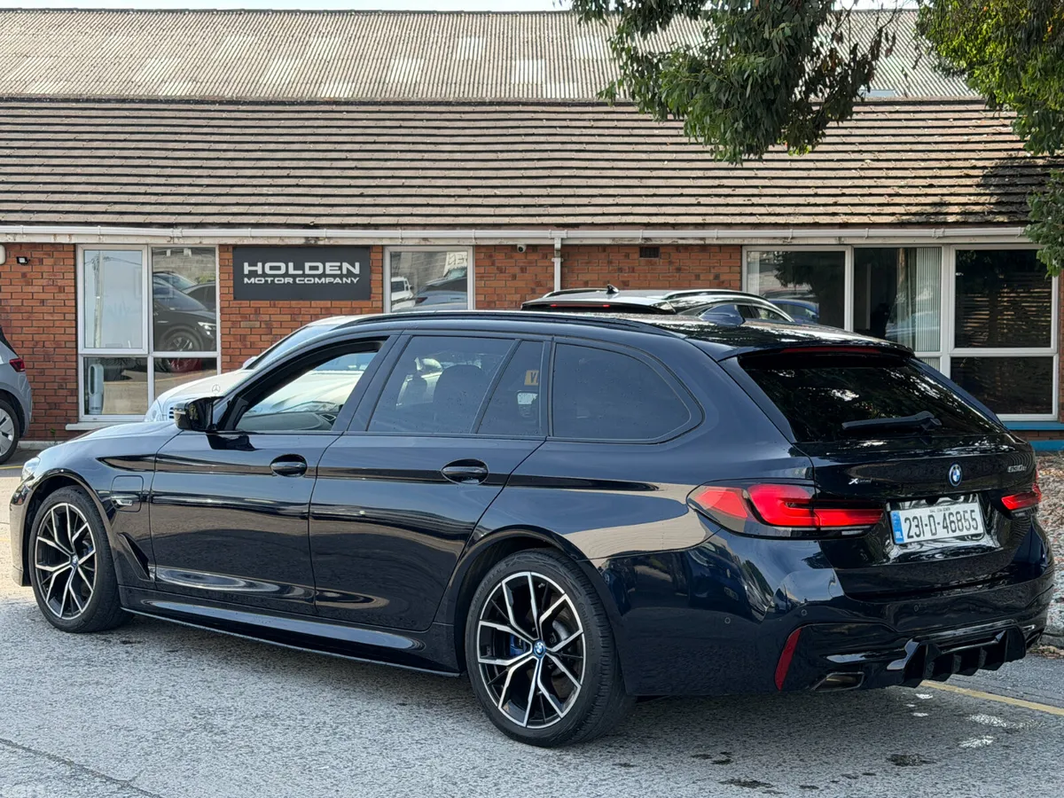 BMW 5-Series Estate, Petrol Plug-in Hybrid, 2023, Black