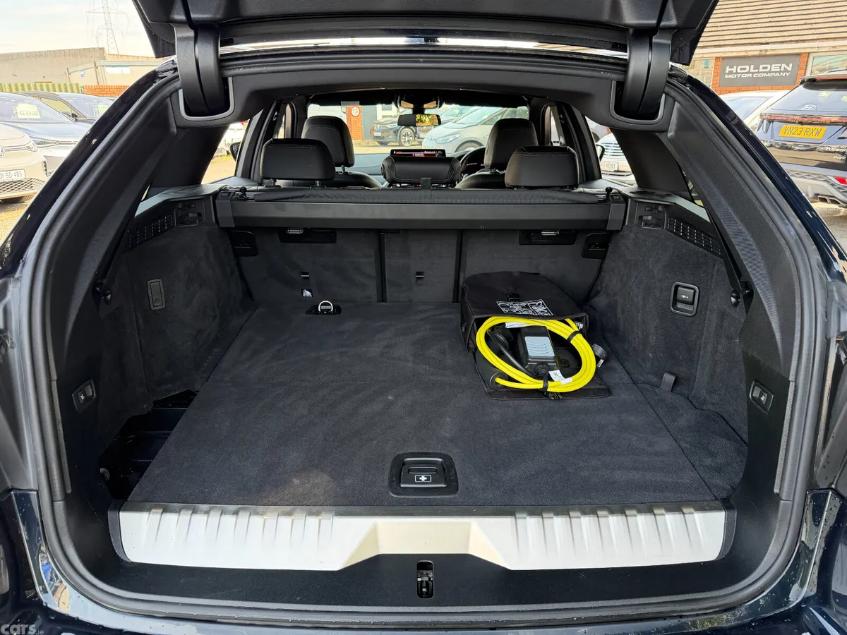 BMW 5-Series Estate, Petrol Plug-in Hybrid, 2023, Black