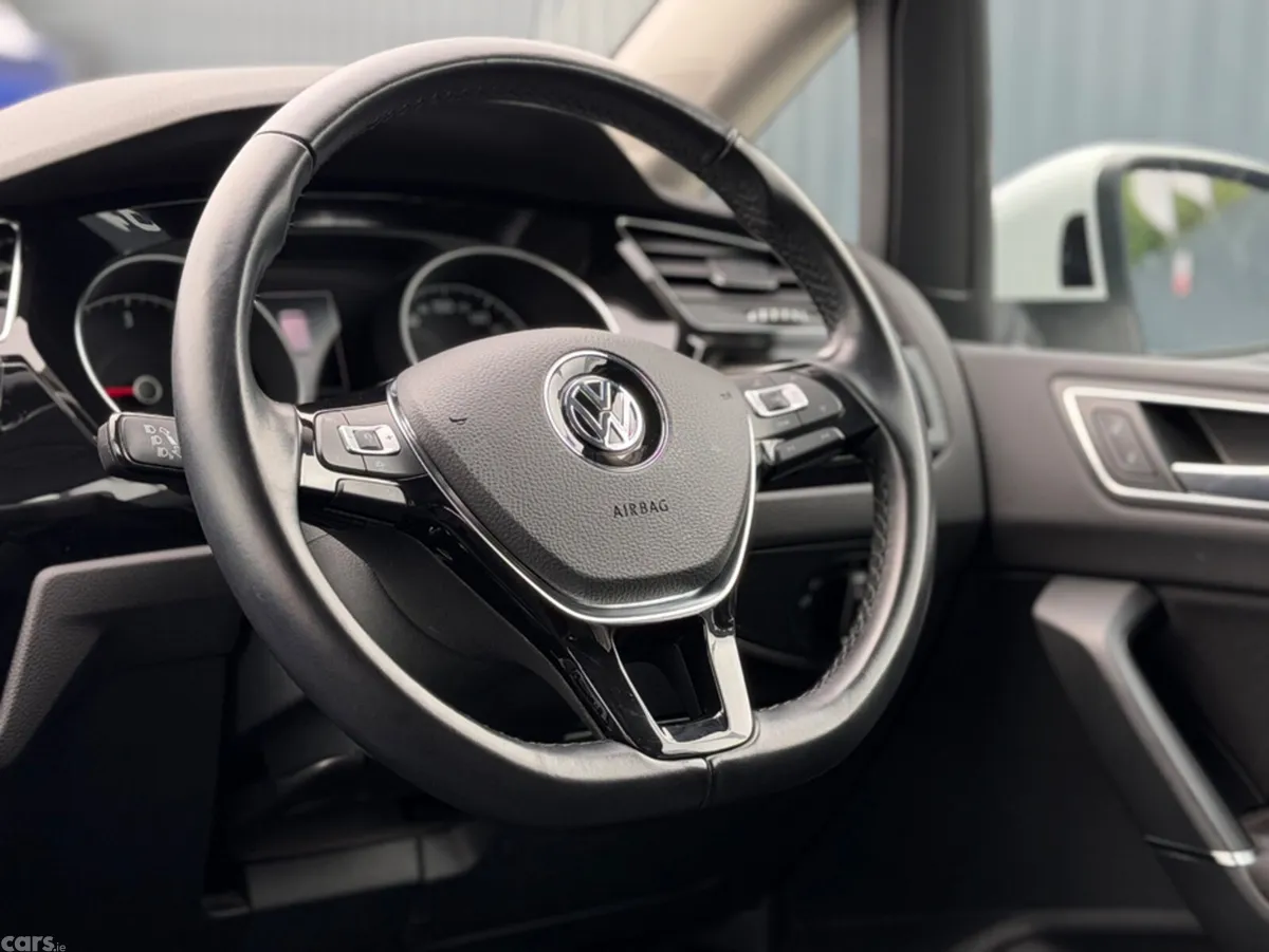 Volkswagen Touran MPV, Diesel, 2020, White