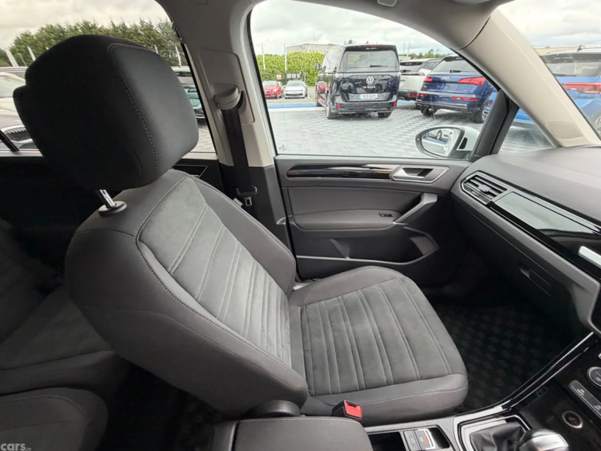 Volkswagen Touran MPV, Diesel, 2020, White