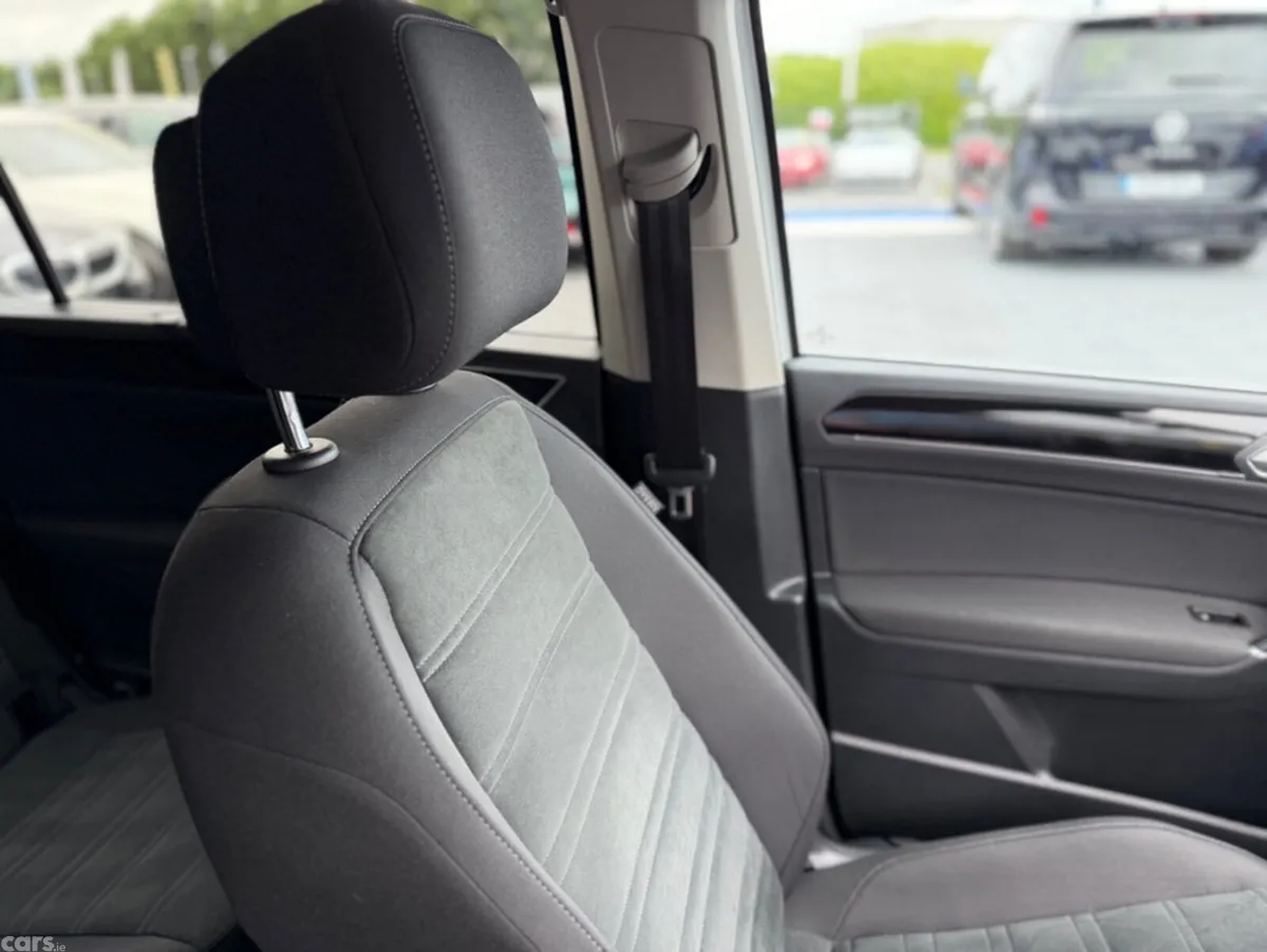 Volkswagen Touran MPV, Diesel, 2020, White
