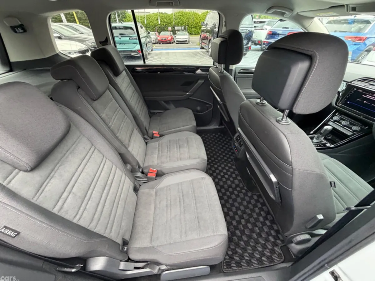 Volkswagen Touran MPV, Diesel, 2020, White