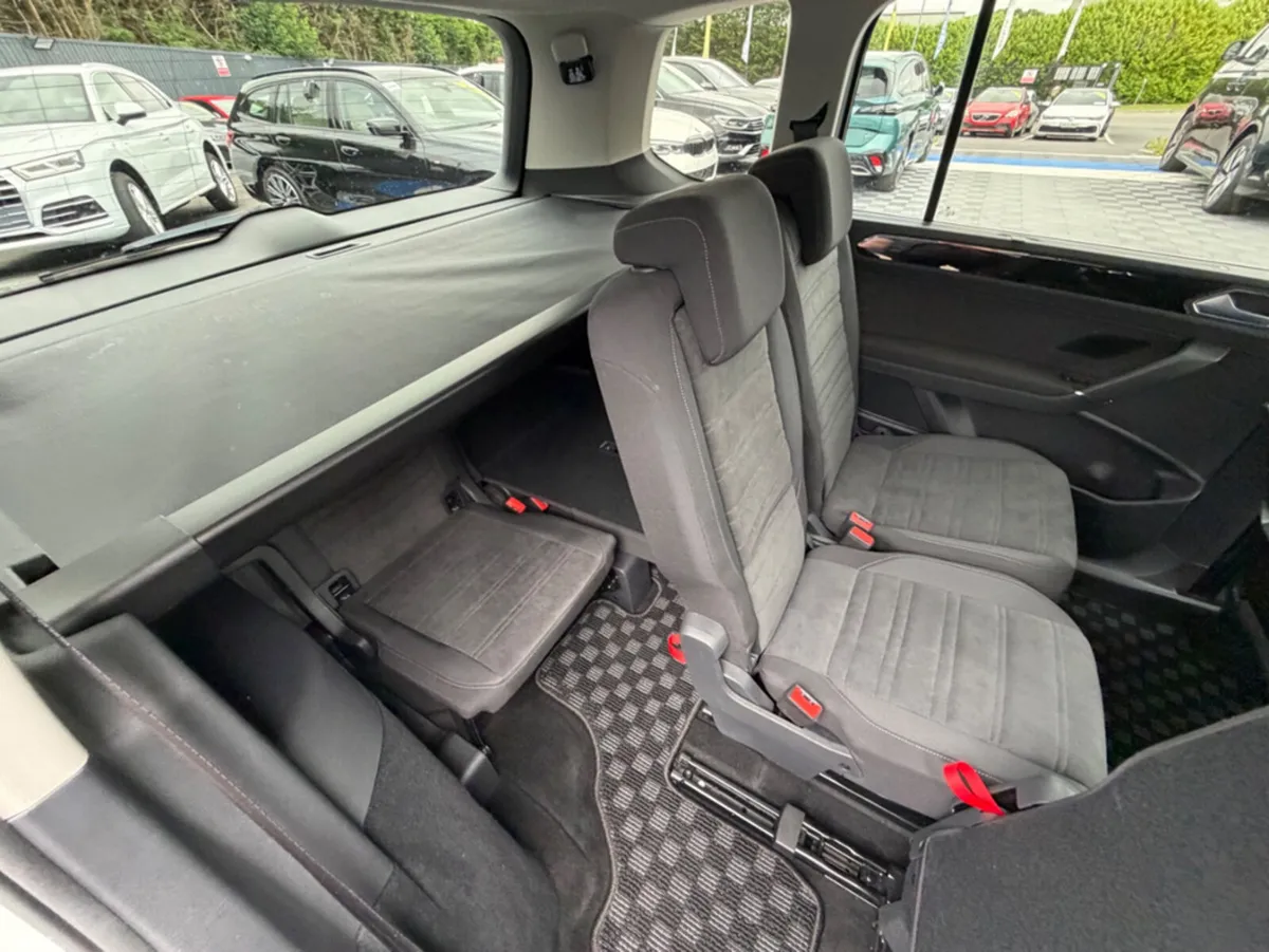 Volkswagen Touran MPV, Diesel, 2020, White