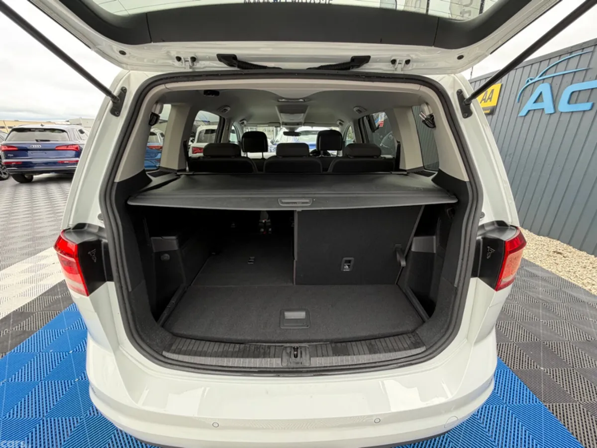 Volkswagen Touran MPV, Diesel, 2020, White