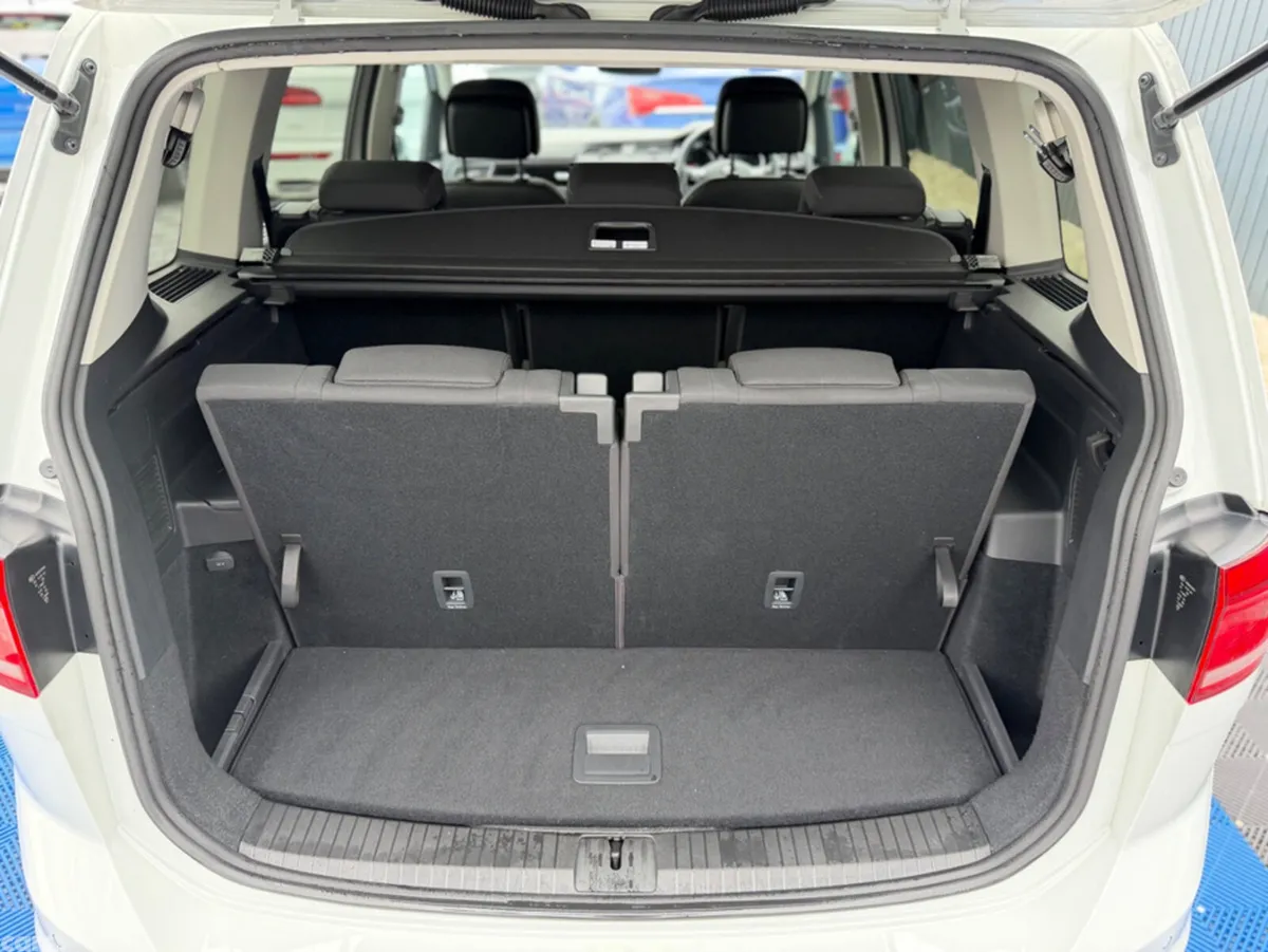 Volkswagen Touran MPV, Diesel, 2020, White