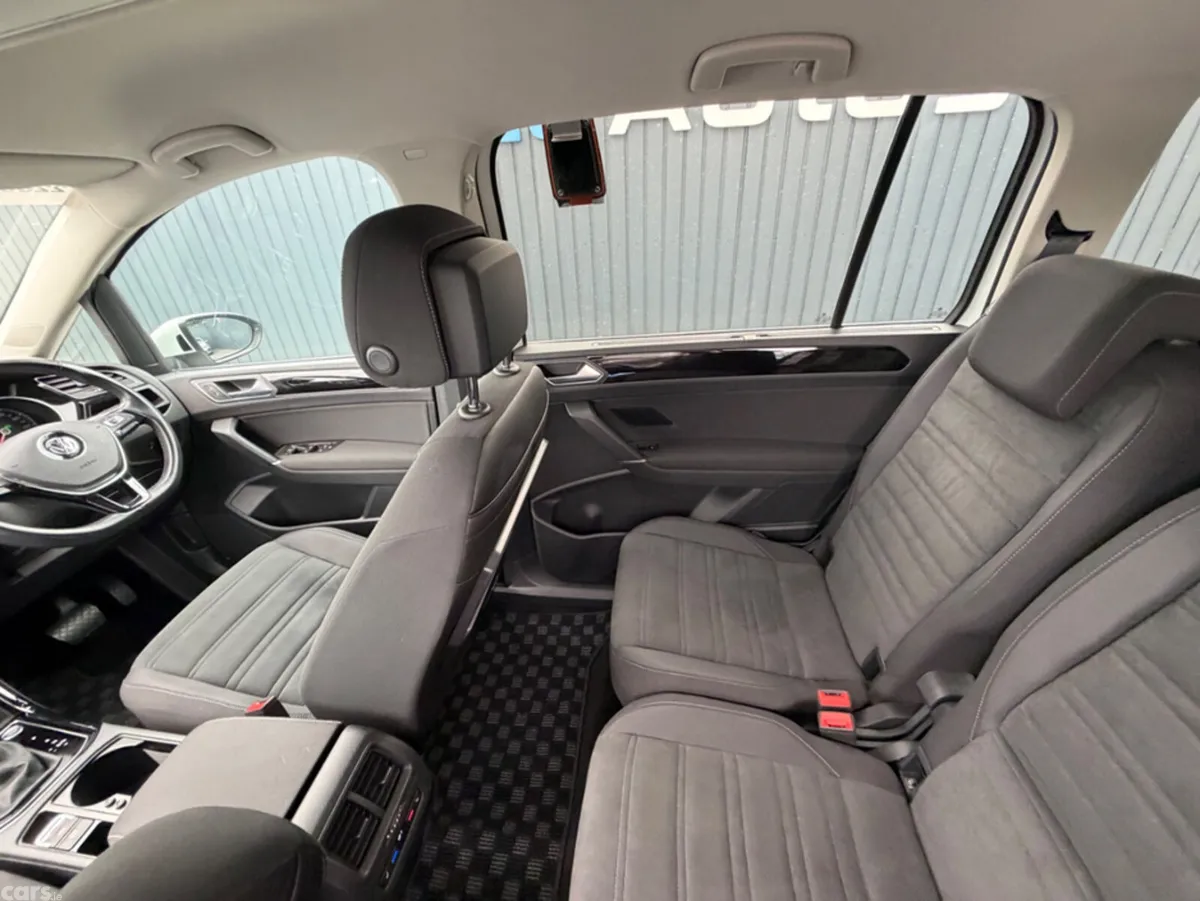 Volkswagen Touran MPV, Diesel, 2020, White