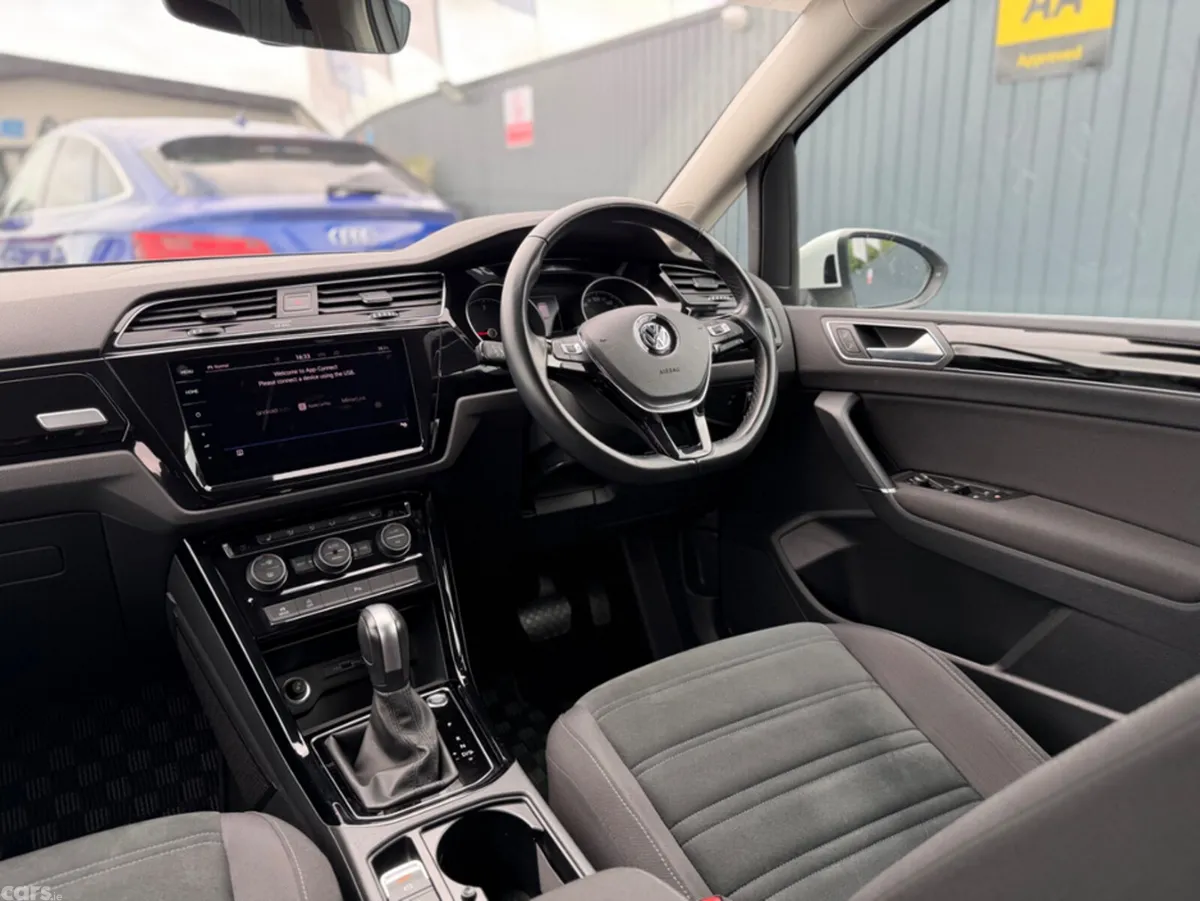 Volkswagen Touran MPV, Diesel, 2020, White