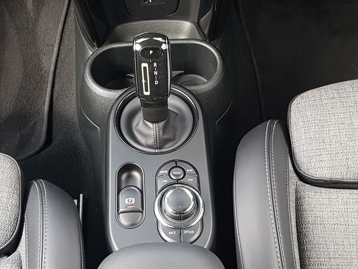 Mini Cooper Hatchback, Electric, 2023, Red