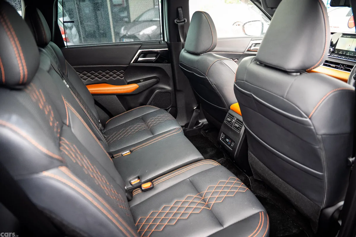 Mitsubishi Outlander SUV, Petrol Plug-in Hybrid, 2023, White