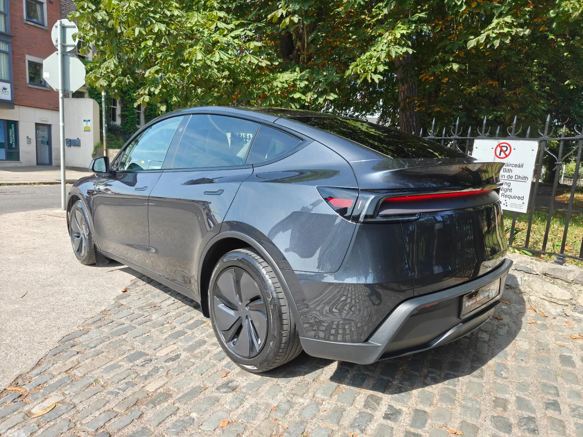 Tesla Model Y MPV, Electric, 2025, Grey