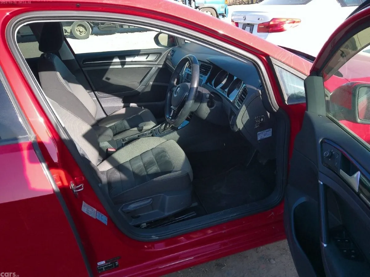 Volkswagen Golf Hatchback, Petrol, 2015, Red