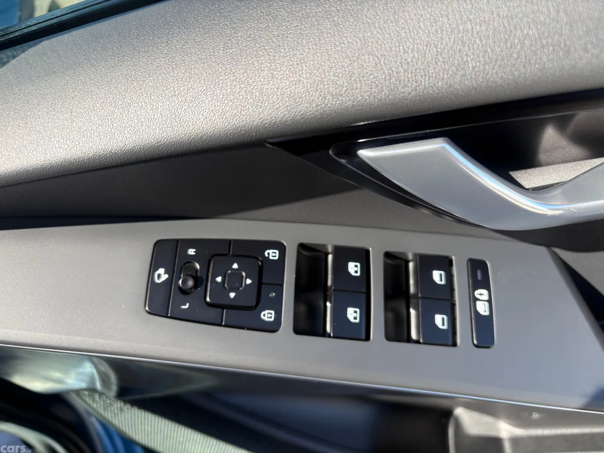 Kia Niro SUV, Petrol Plug-in Hybrid, 2024, Blue