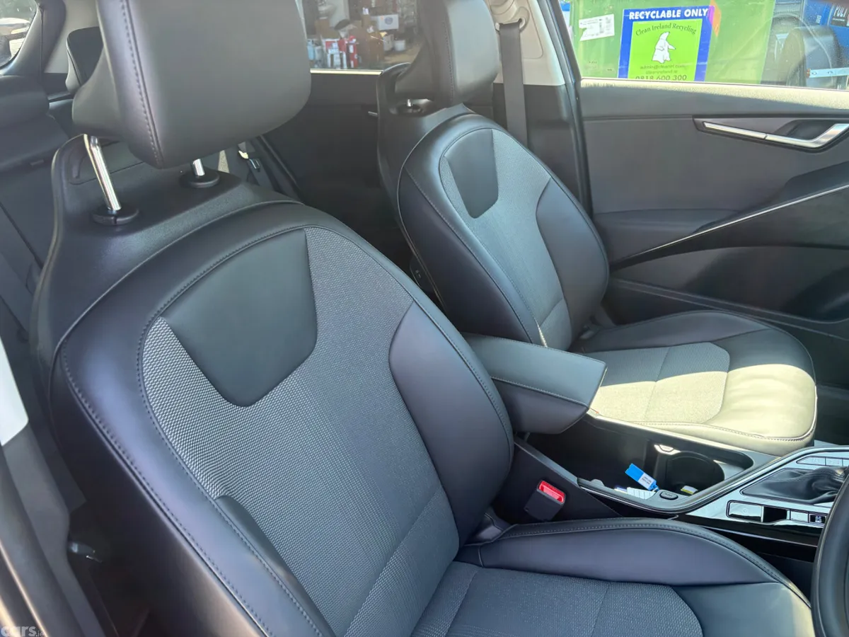 Kia Niro SUV, Petrol Plug-in Hybrid, 2024, Blue