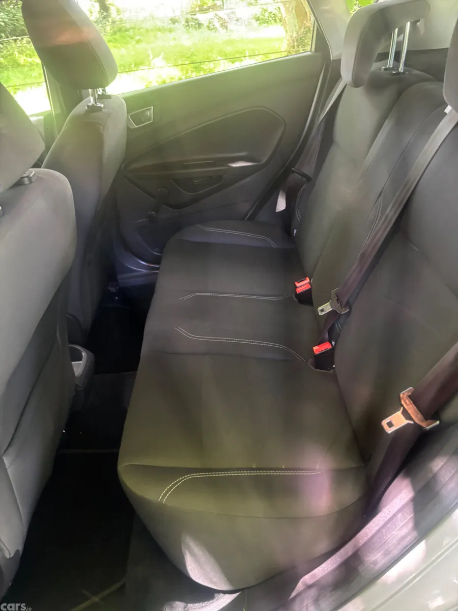 Ford Fiesta Hatchback, Petrol, 2013, Silver