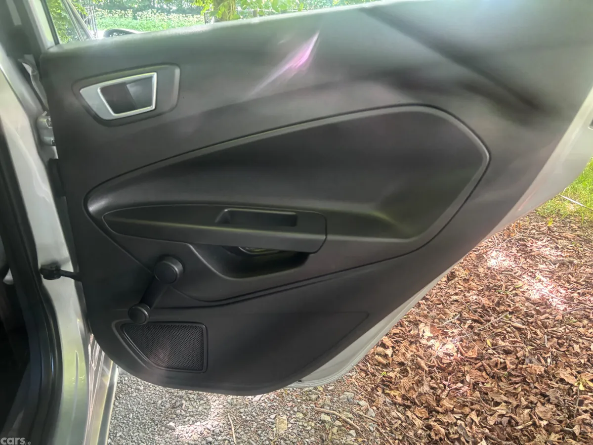 Ford Fiesta Hatchback, Petrol, 2013, Silver