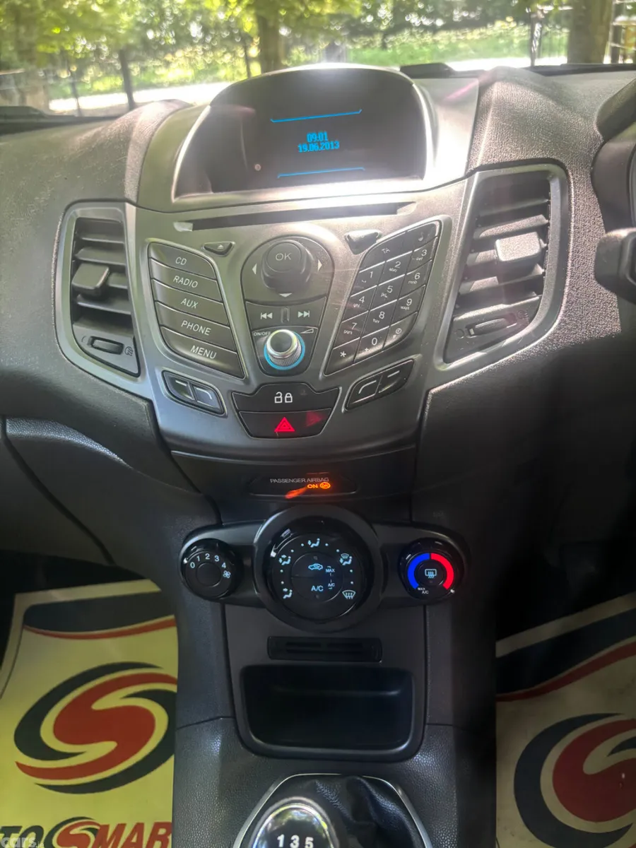Ford Fiesta Hatchback, Petrol, 2013, Silver