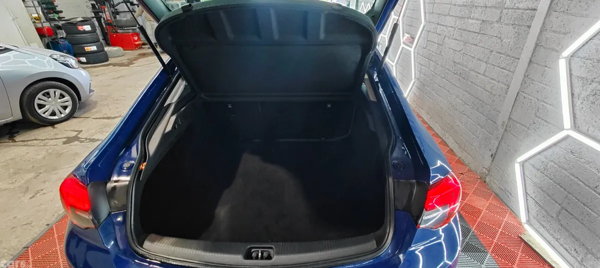 Opel Insignia Hatchback, Diesel, 2020, Blue