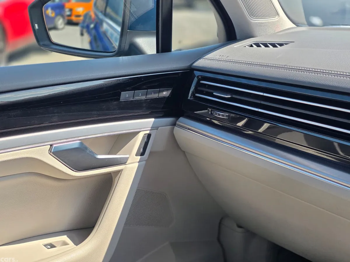 Volkswagen Touareg SUV, Diesel, 2020, Blue